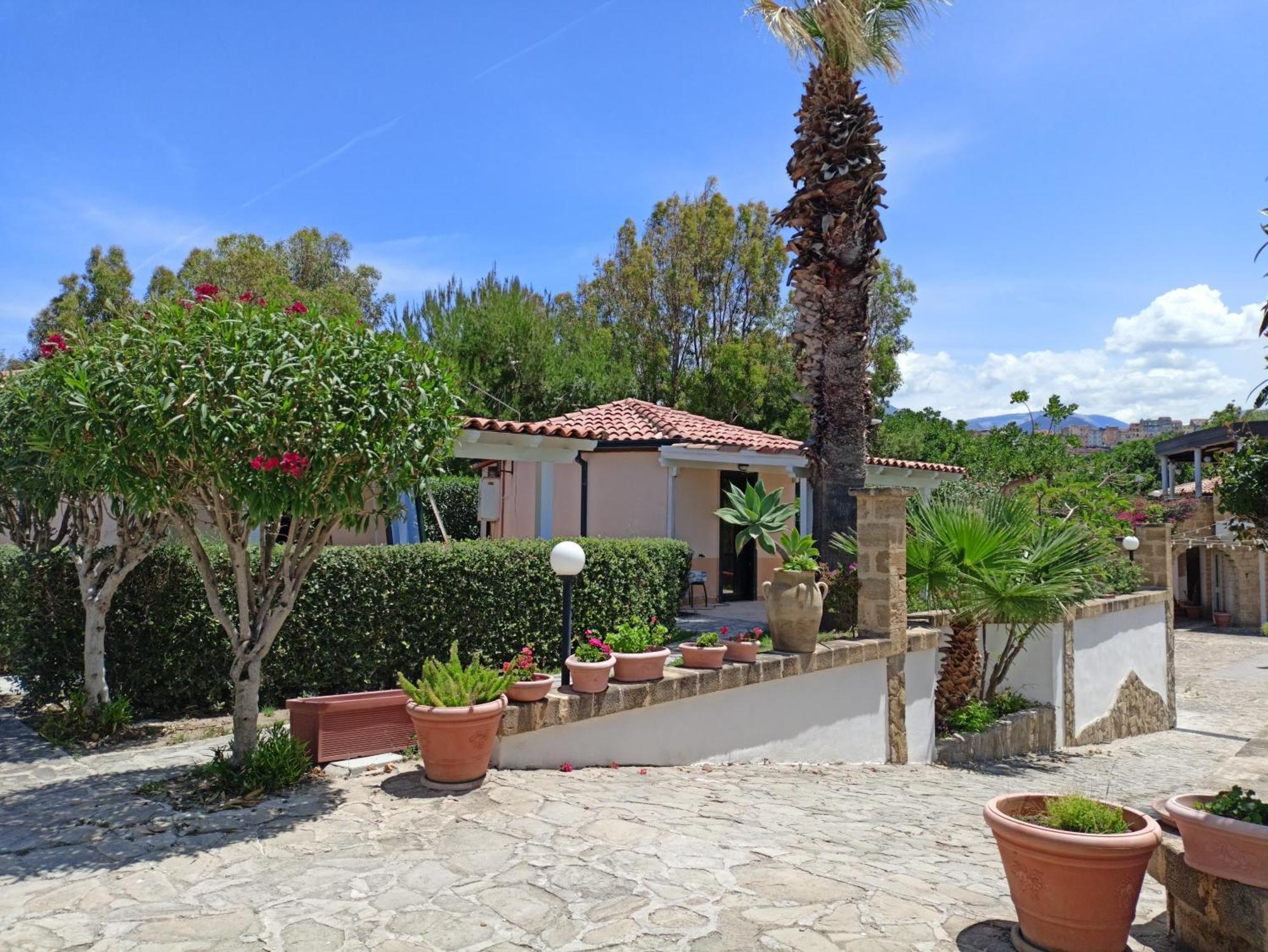 Soleada Club Aparthotel Campofelice Di Roccella Buitenkant foto