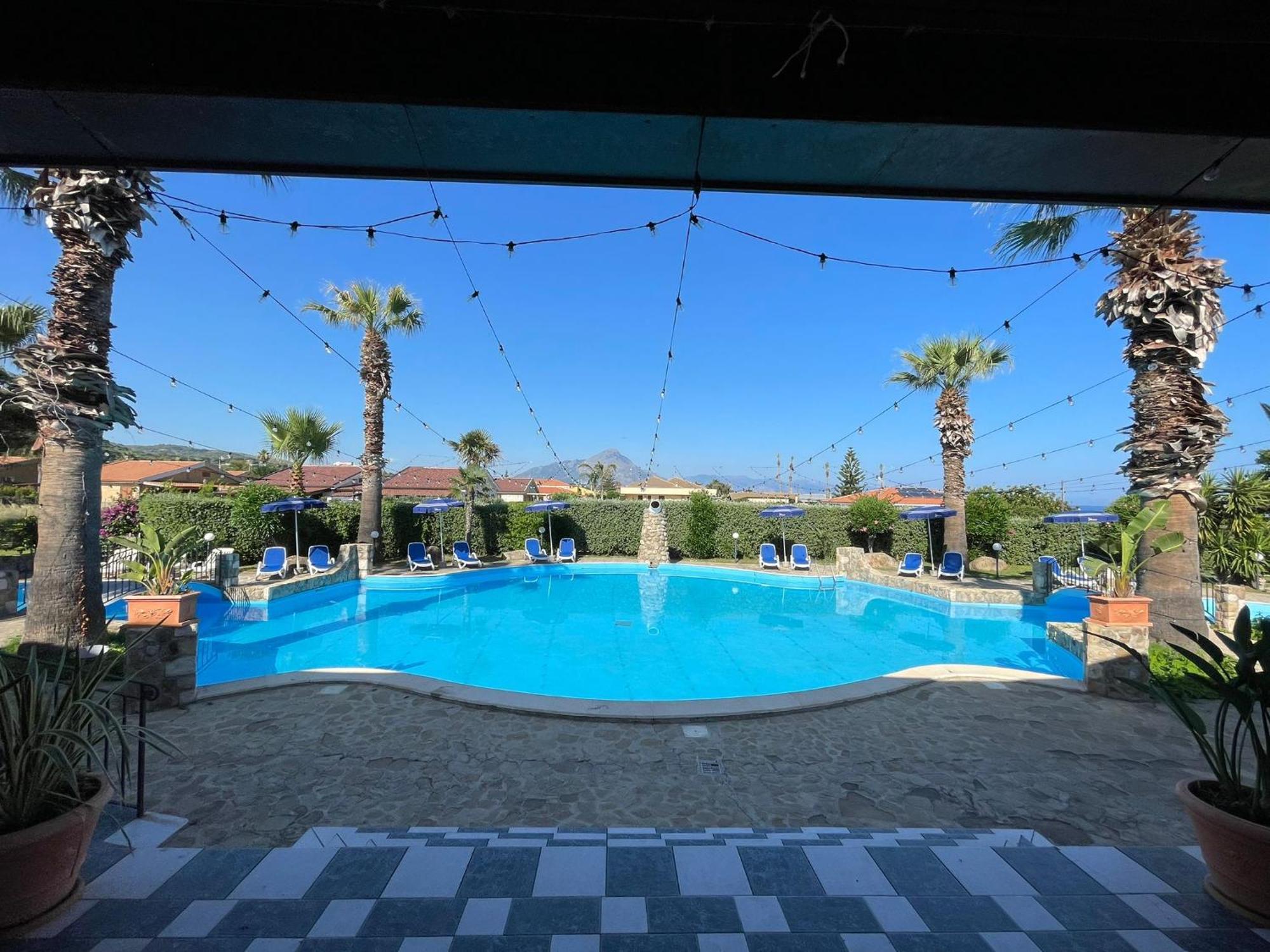 Soleada Club Aparthotel Campofelice Di Roccella Buitenkant foto
