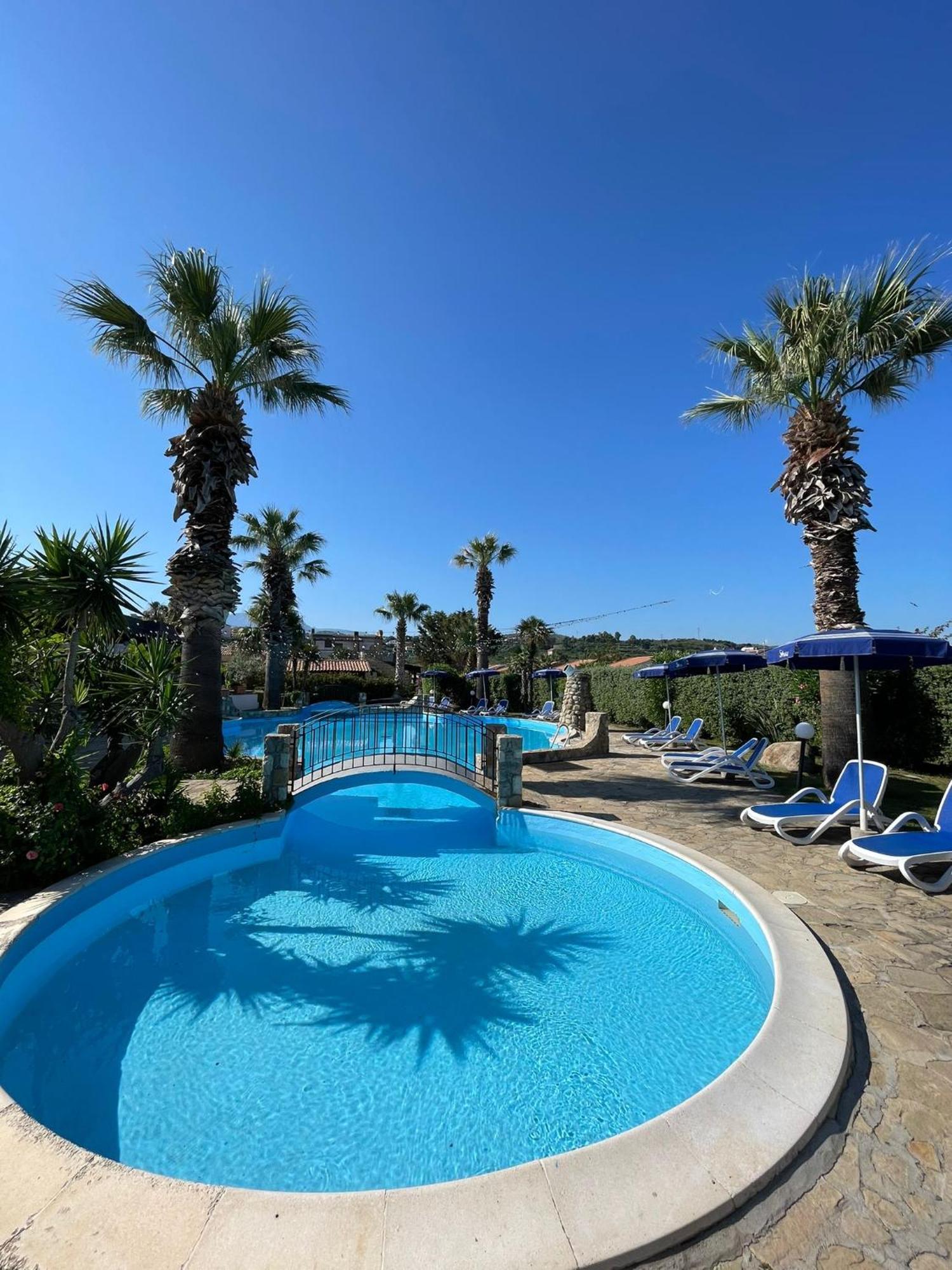 Soleada Club Aparthotel Campofelice Di Roccella Buitenkant foto
